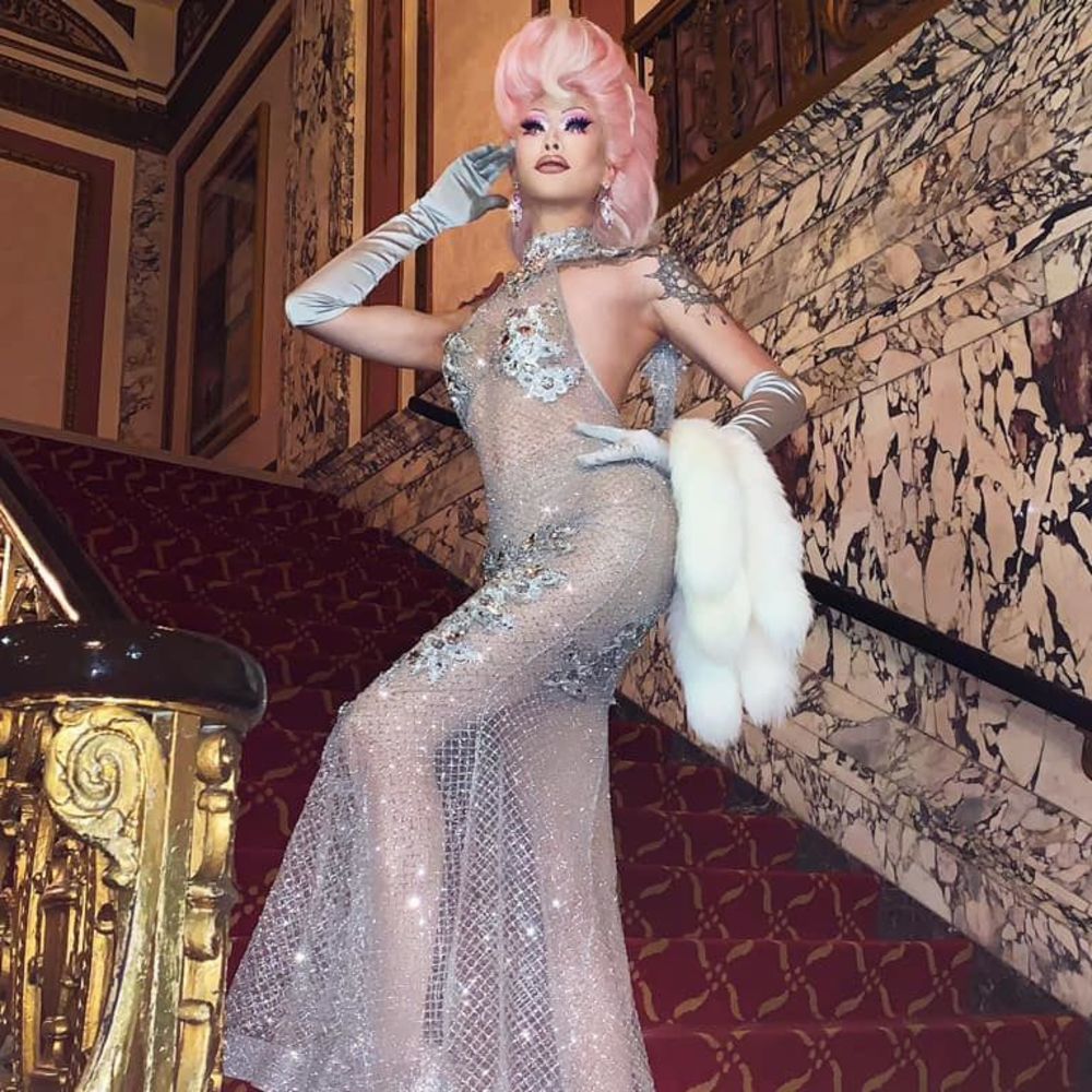 Meet your Posher, Eva